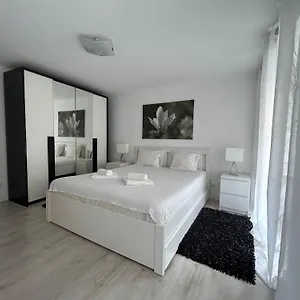 https://2-bedroom-close-to-timeout-market-by-innkeeper.hotels-lisbon-portugal.com